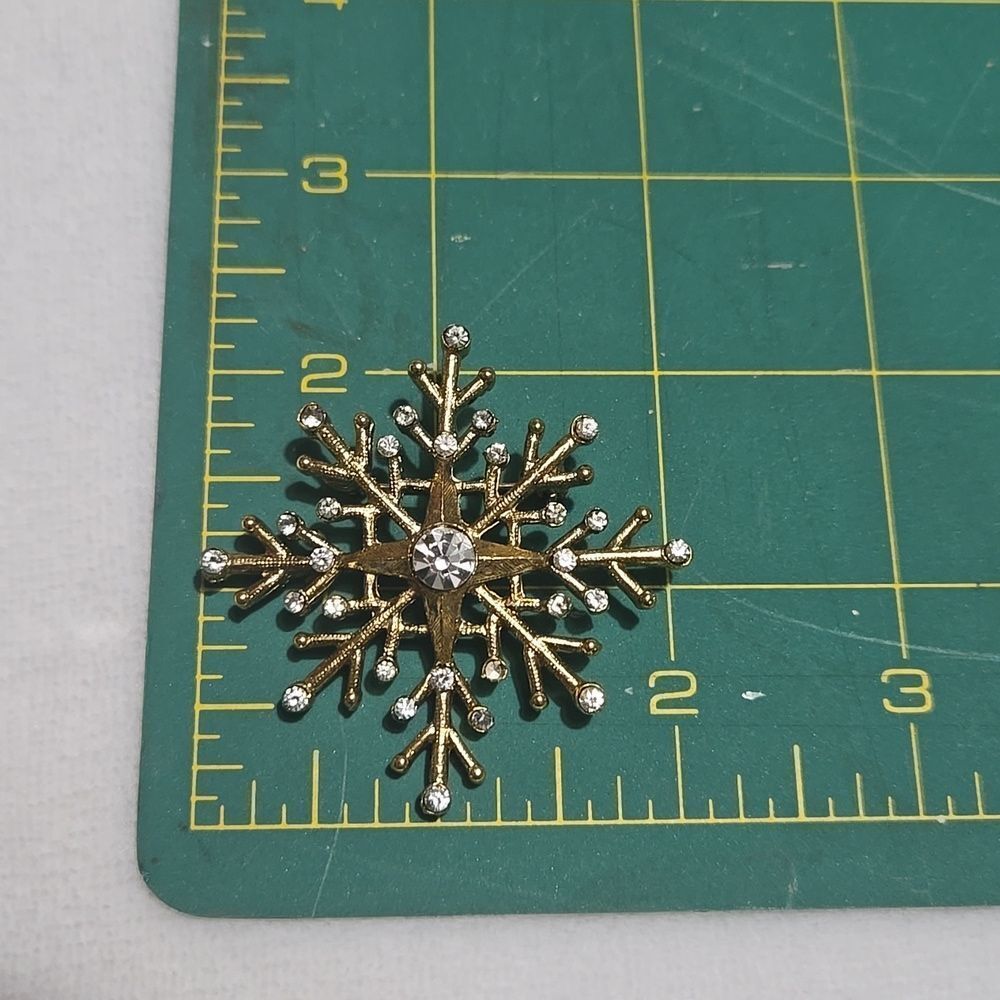 Snowflake Brooch with Rhinestones - Picture 4 of 4
